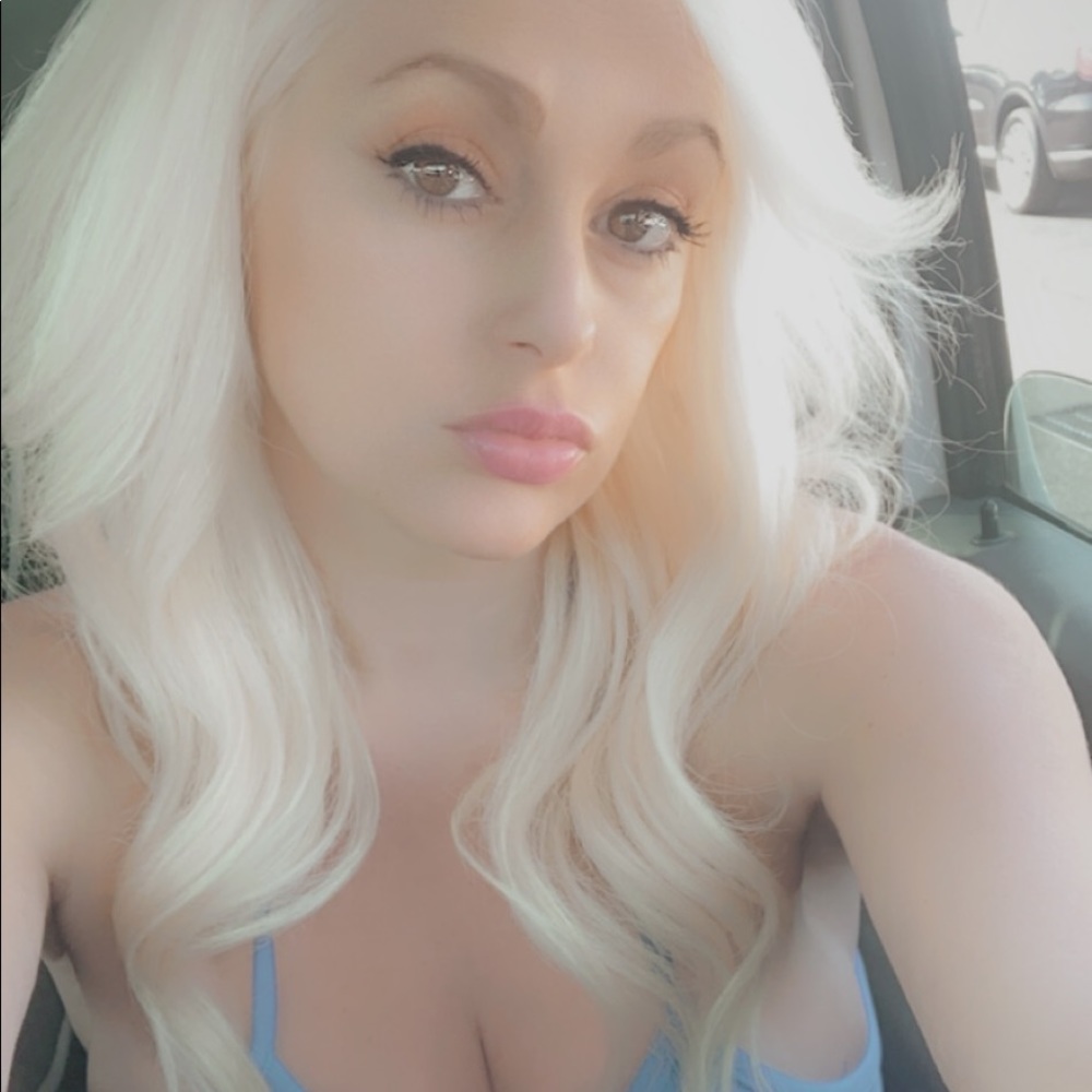 Meet your Posher, Cassandra